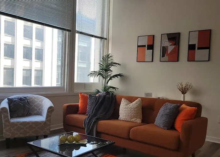 Downtown Queen Suite - Free Parking- Conv Center Skywalk#5