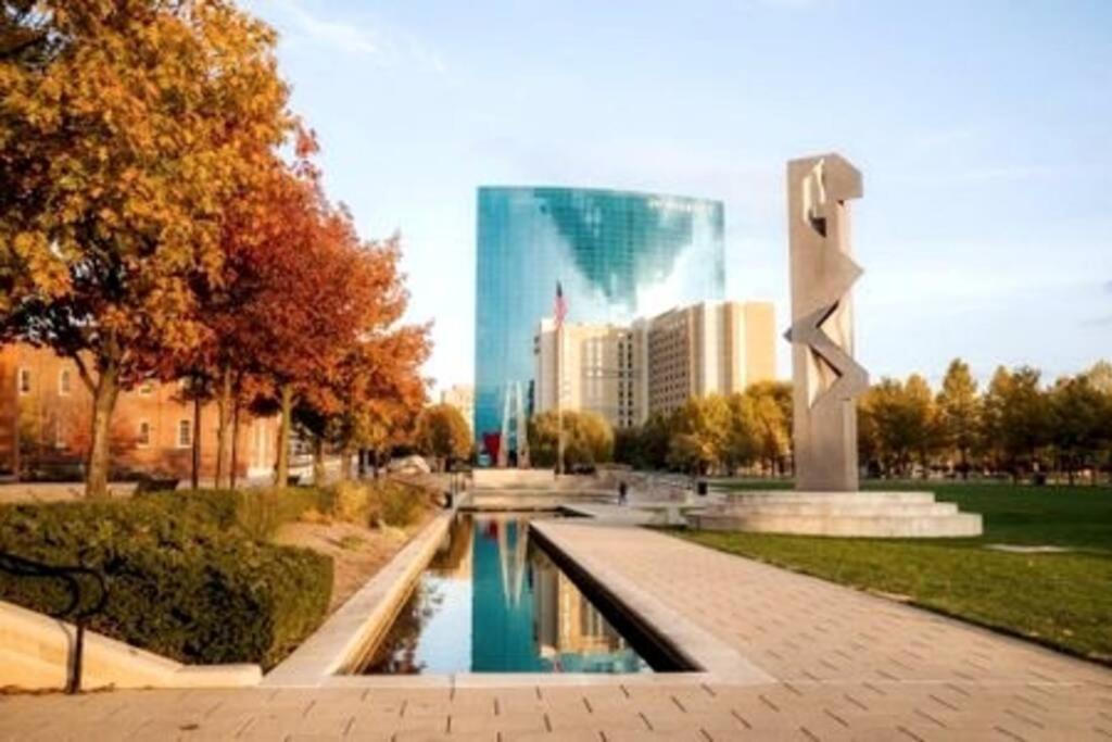Downtown Queen - Free Parking- Conv Center Skywalk#5 Appartamento Indianapolis