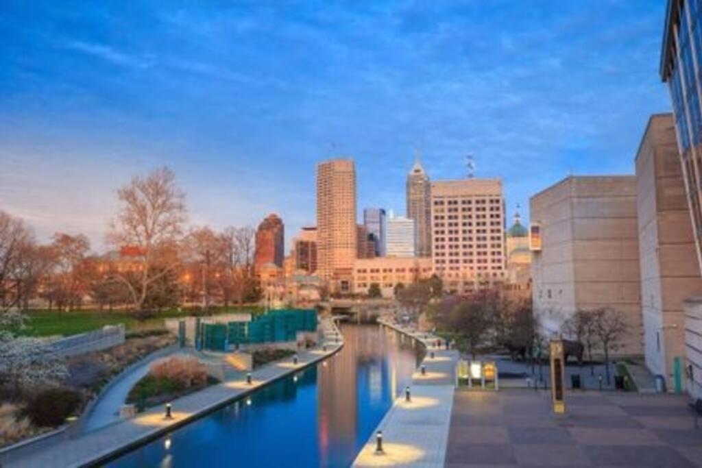 Downtown Queen - Free Parking- Conv Center Skywalk#5 Apartment