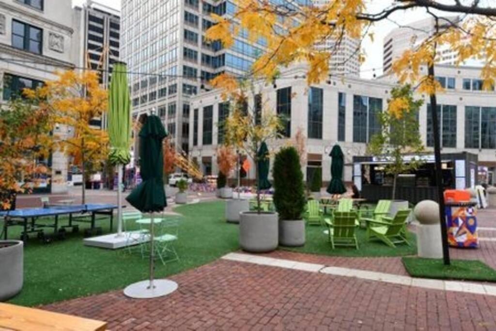 Downtown Queen - Free Parking- Conv Center Skywalk#5