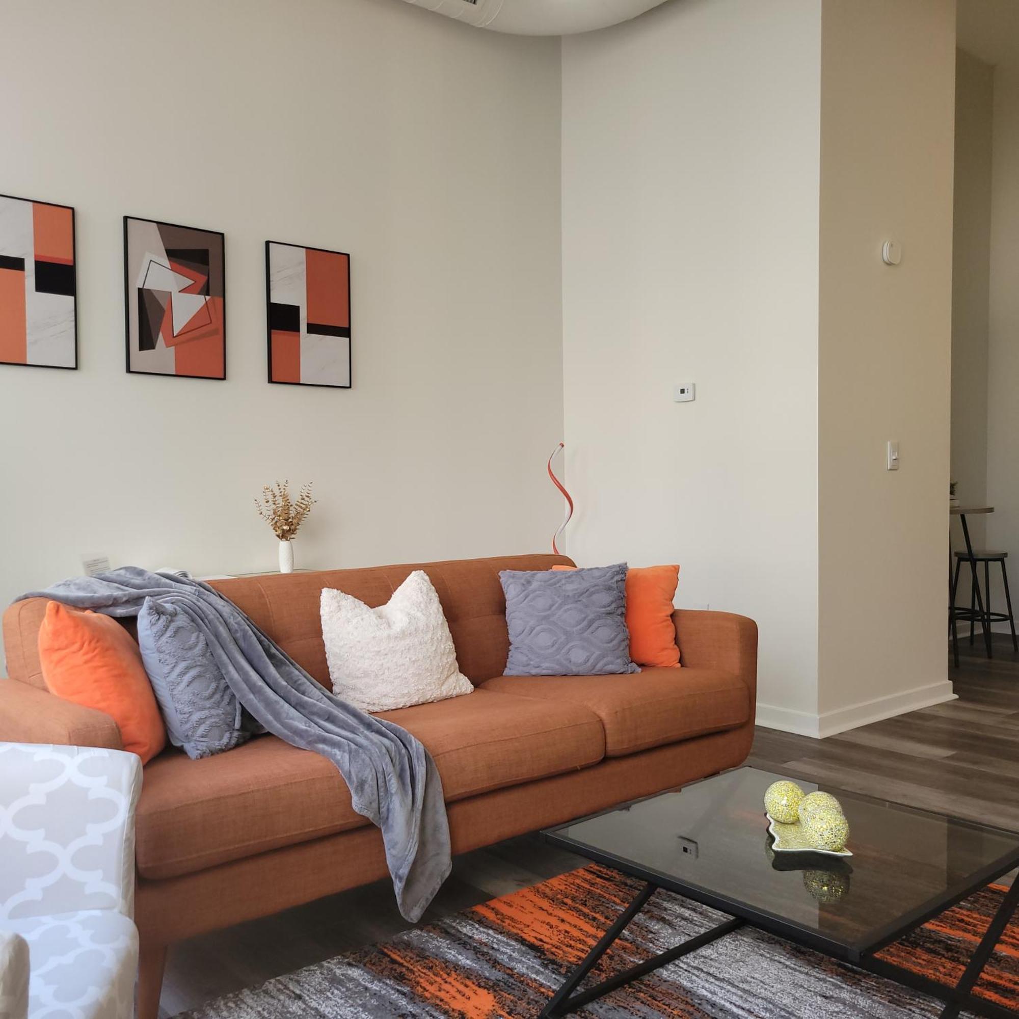 Downtown Queen - Free Parking- Conv Center Skywalk#5 * Indianapolis