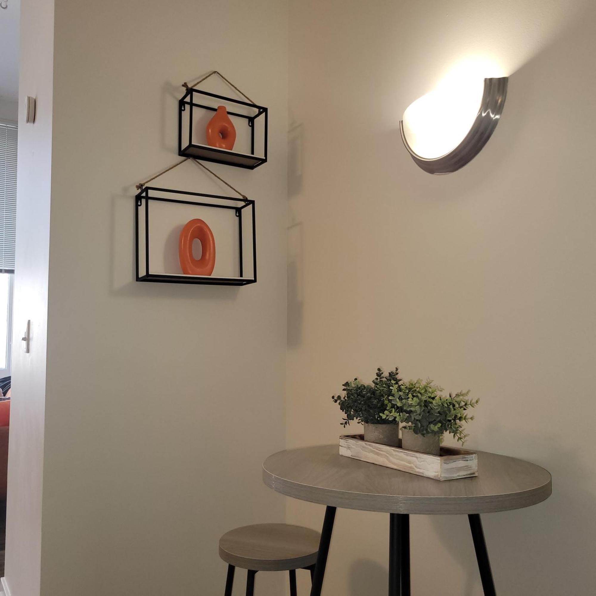 Downtown Queen - Free Parking- Conv Center Skywalk#5 Apartment