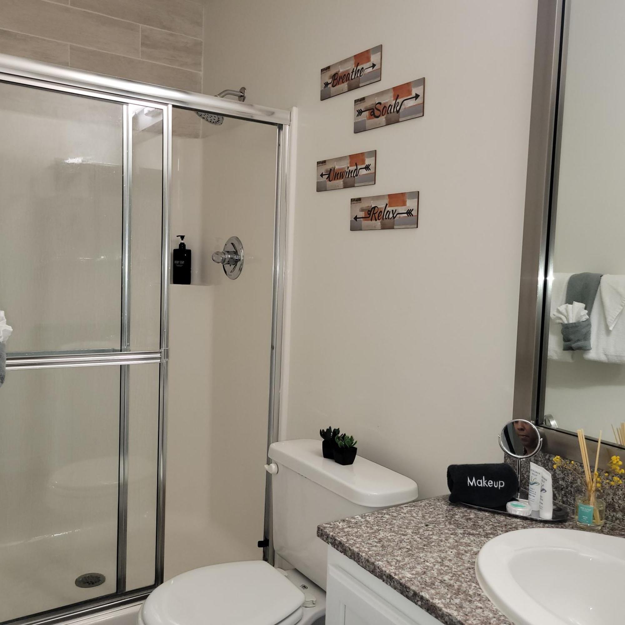 Downtown Queen - Free Parking- Conv Center Skywalk#5 Apartment *